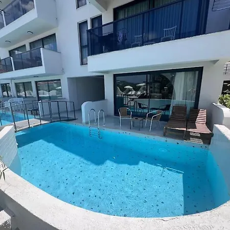 With Private Pools Apartman *
