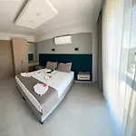 Apartment With Private Pools *