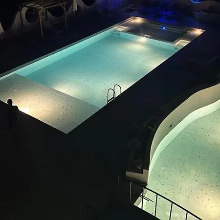 With Private Pools * 올루데니스