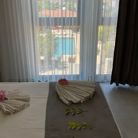 With Private Pools * 올루데니스